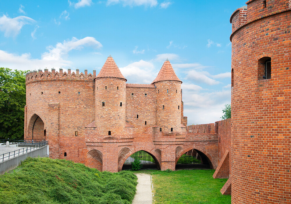 Die Barbakane in Warschau, eine historische Festungsanlage, die die Altstadt mit der Neustadt verbindet