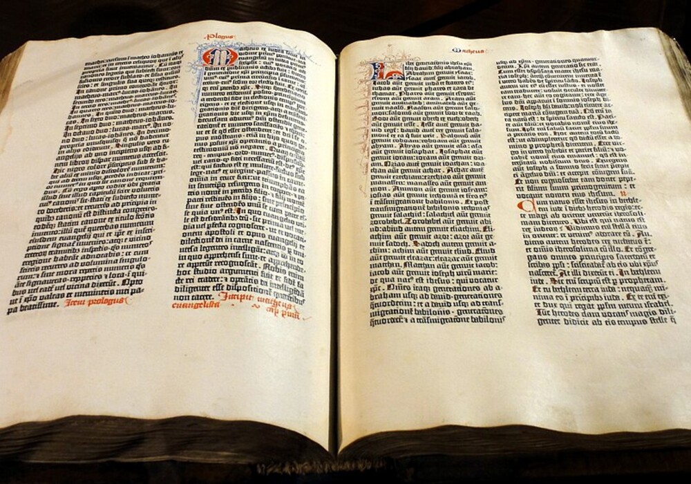  Die Gutenberg Bibel aus dem 15. Jahrhundert. Diözesanmuseum in Pelplin.Foto: Kpalion