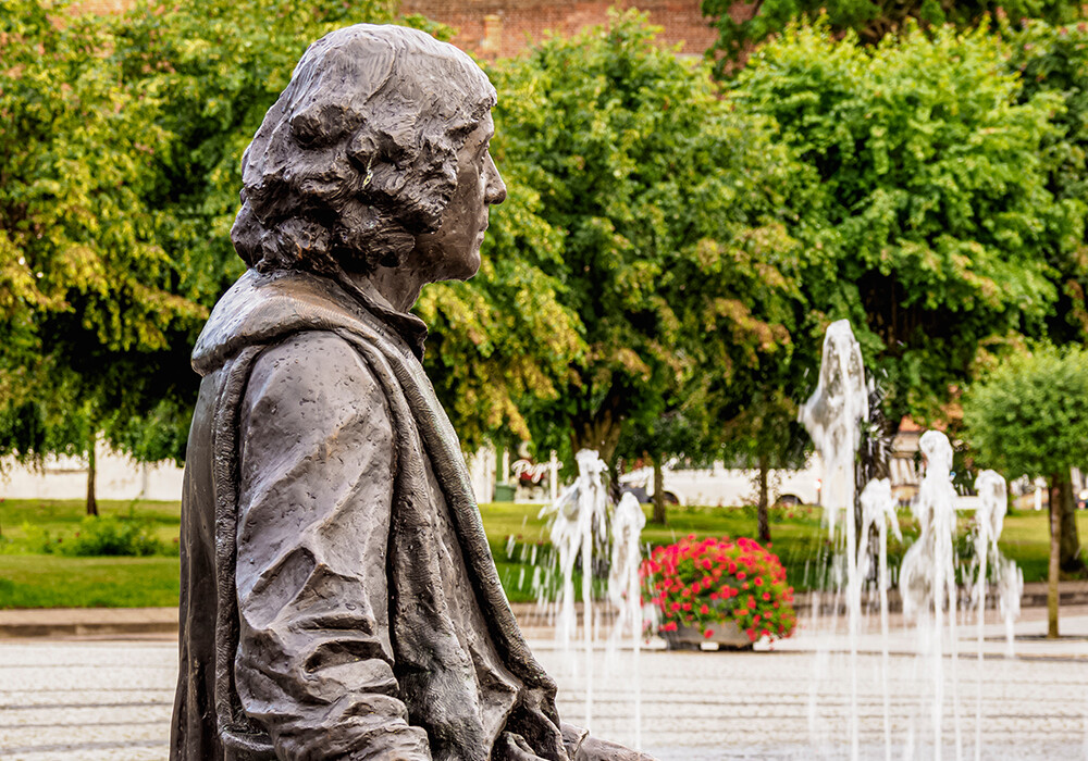 Frombork, pomnik Mikołaja Kopernika